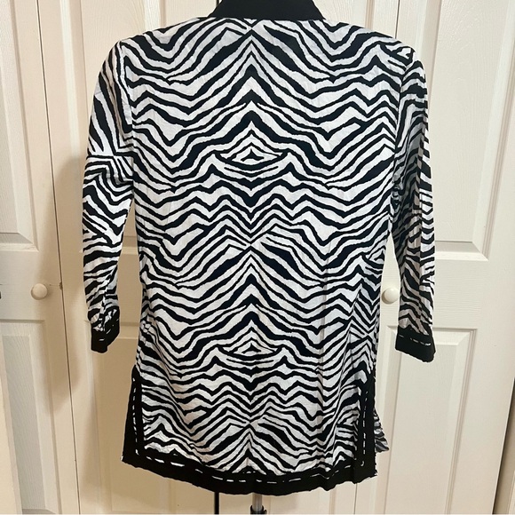 Dana Buchman Signature Top - Picture 3 of 6